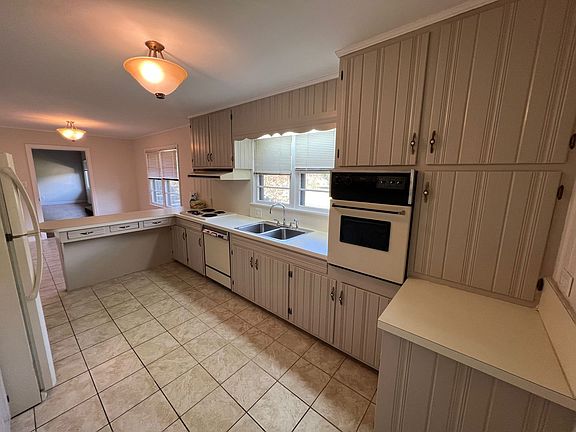 3rd image of 2708 Stripling Dr