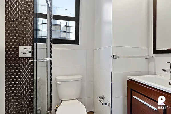 Rented by REZI | media 7