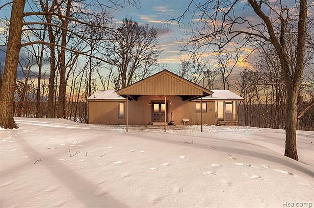 1st image of 8695 Club House Dr