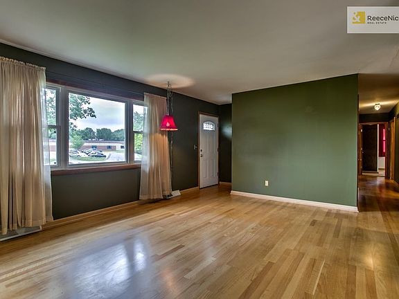 4th image of 5021 NE 58th St
