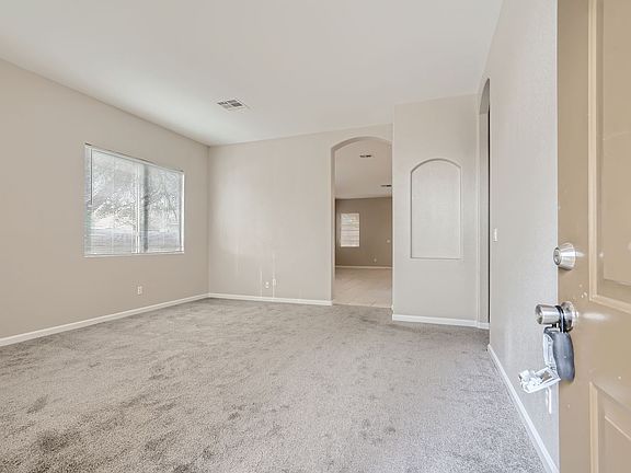 4th image of 401 Carlton Kay Pl
