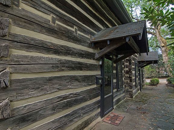 3rd image of 505 Holt Ln