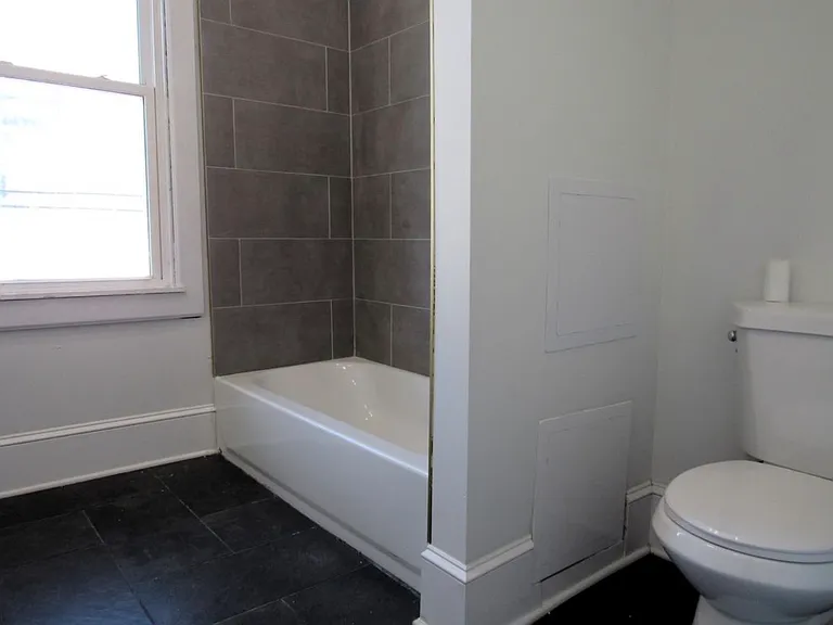 704 Oak Ln #B — Photo 5