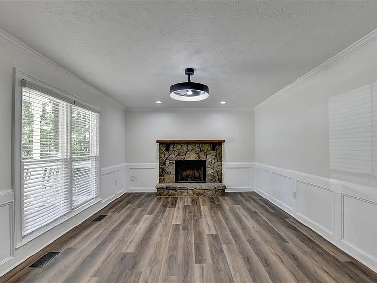 1530 Plunketts Rd — Photo 14
