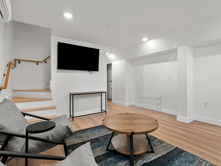 32 Munroe St #1 — Photo 16