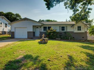 1017 S Douglas Ave, Sand Springs, OK 74063