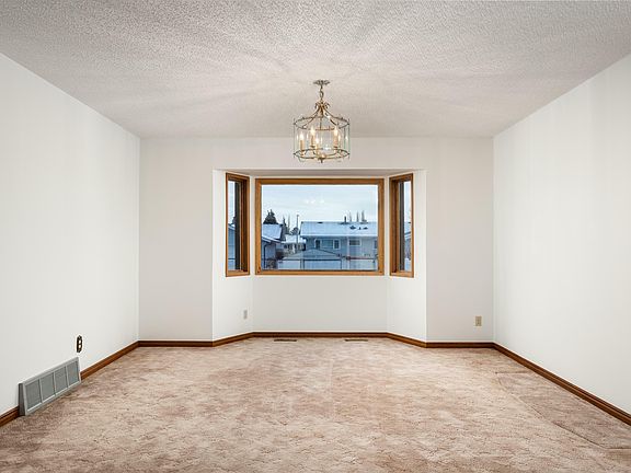 5th image of 7921 152b Ave NW