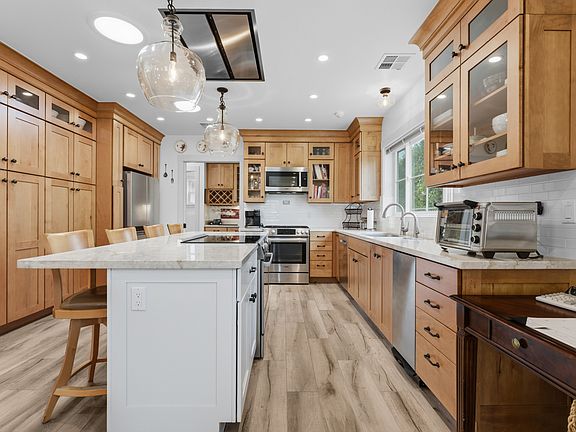 Gourmet kitchen