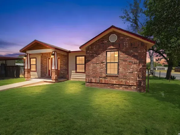 821 S E Colorado St, Pearsall, TX 78061