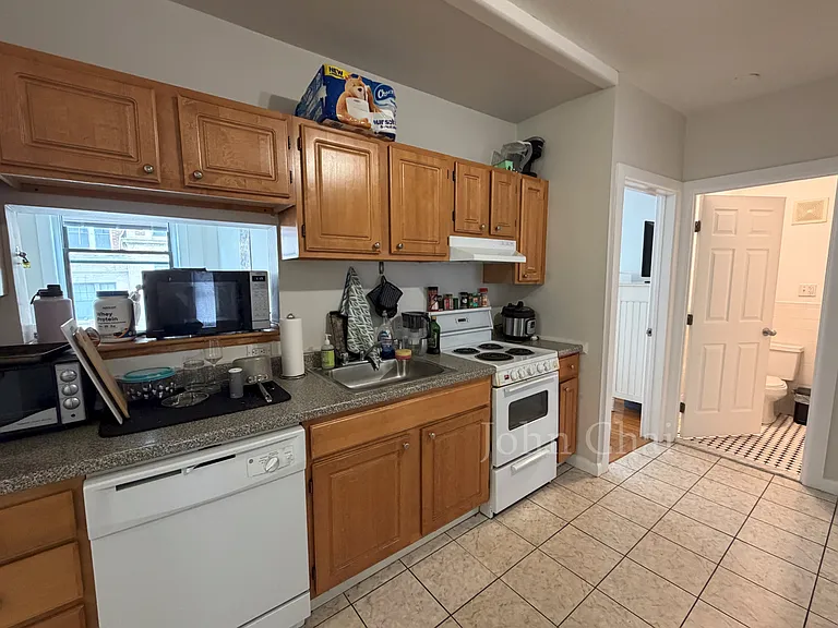 3 Sutherland Rd #4 — Photo 11