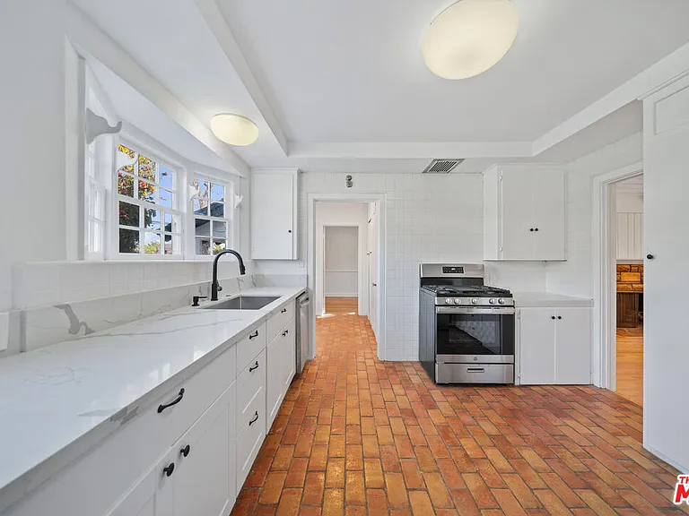 109 Homewood Rd — Photo 11