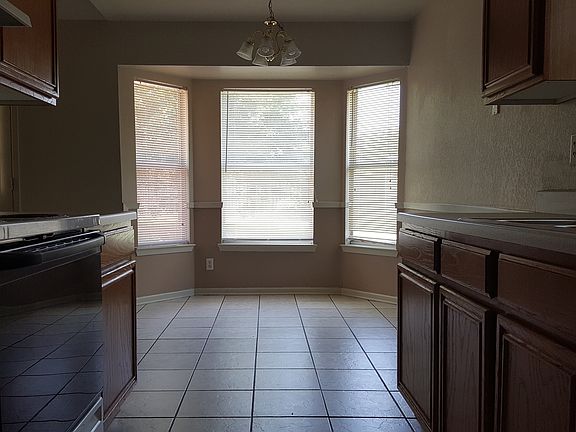 5th image of 3303 Levy Ln