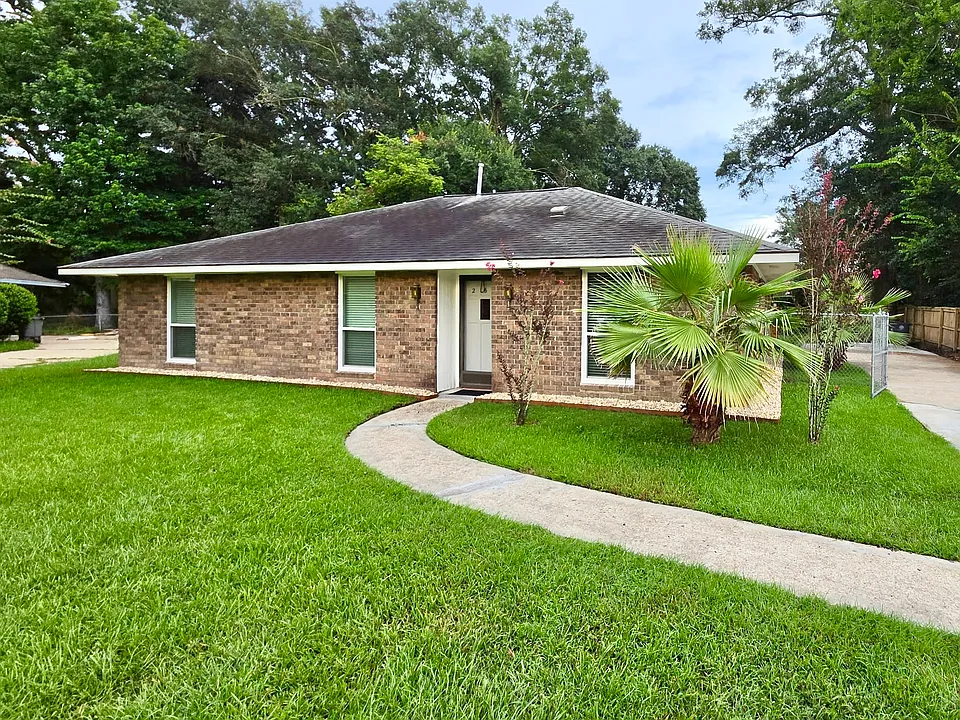 262 Halfway Tree Rd