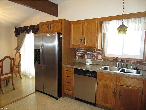 3rd image of 1124 Jackie Ln