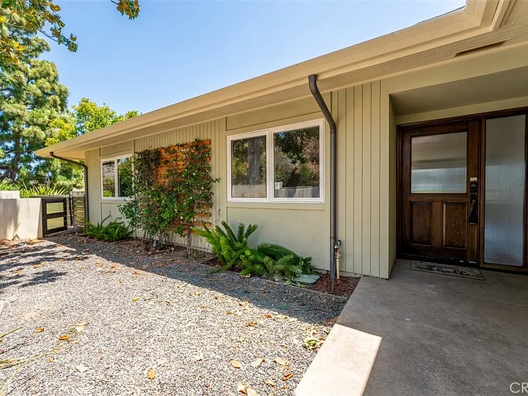 23932 Flores Ave — Photo 4