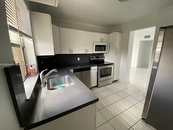 2nd image of 2025 NE 164th St APT 516