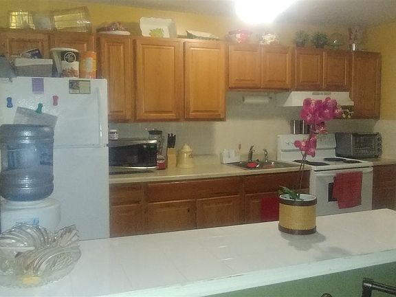 3rd image of 1215 Summit Ave APT 4
