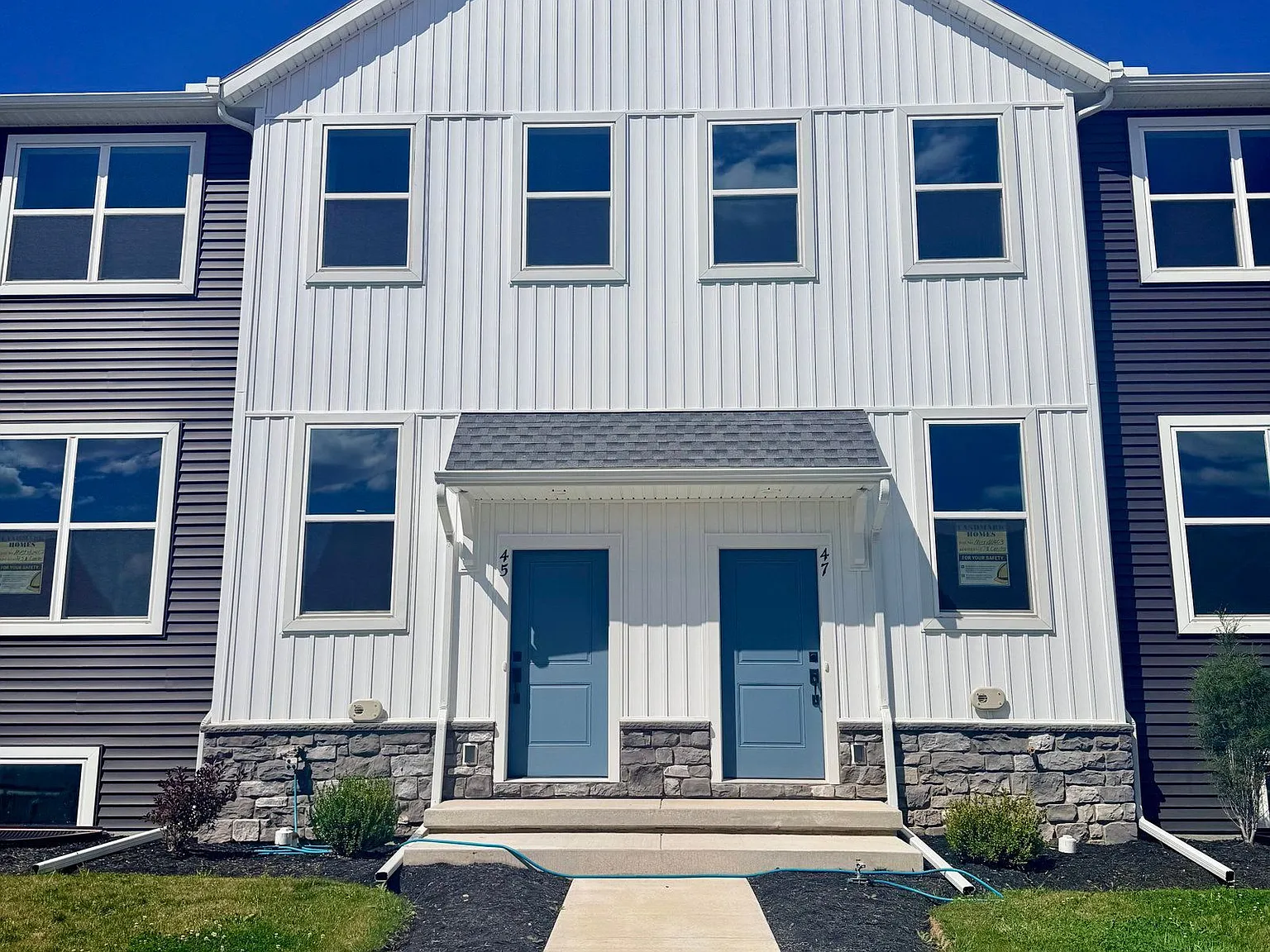 3 bed, 2.5 bath, 1553 sqft, $2,300 — Photo 1
