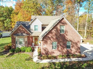 1291 Courtney Ct, Hartland, MI 48353