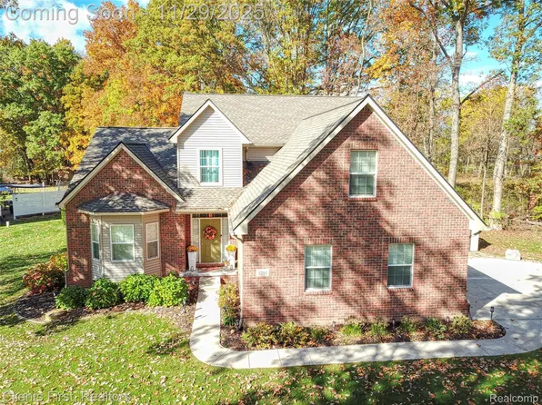 1291 Courtney Ct, Hartland, MI 48353