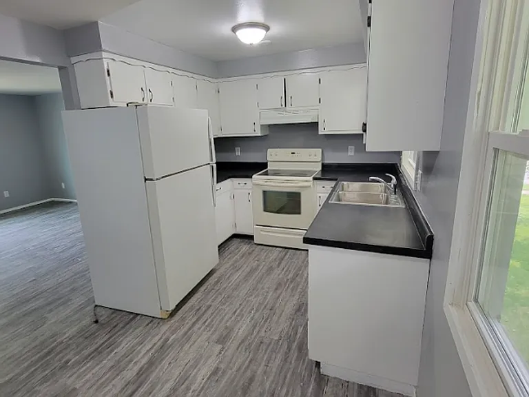 1611 Freedom Rd — Photo 2