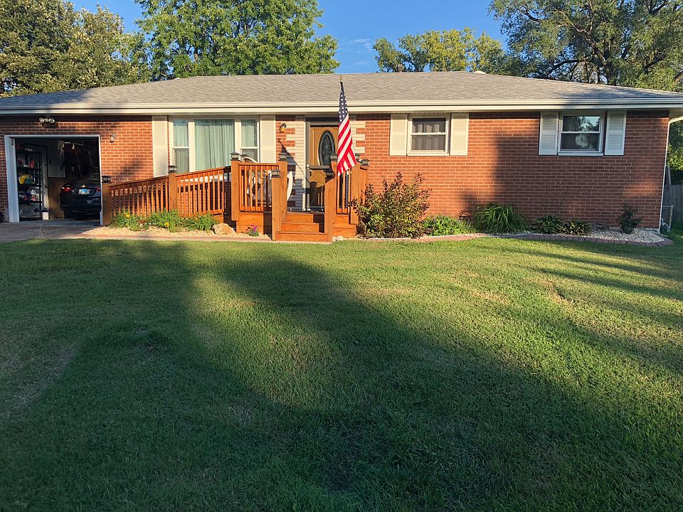 1st image of 973 Wanda Dr