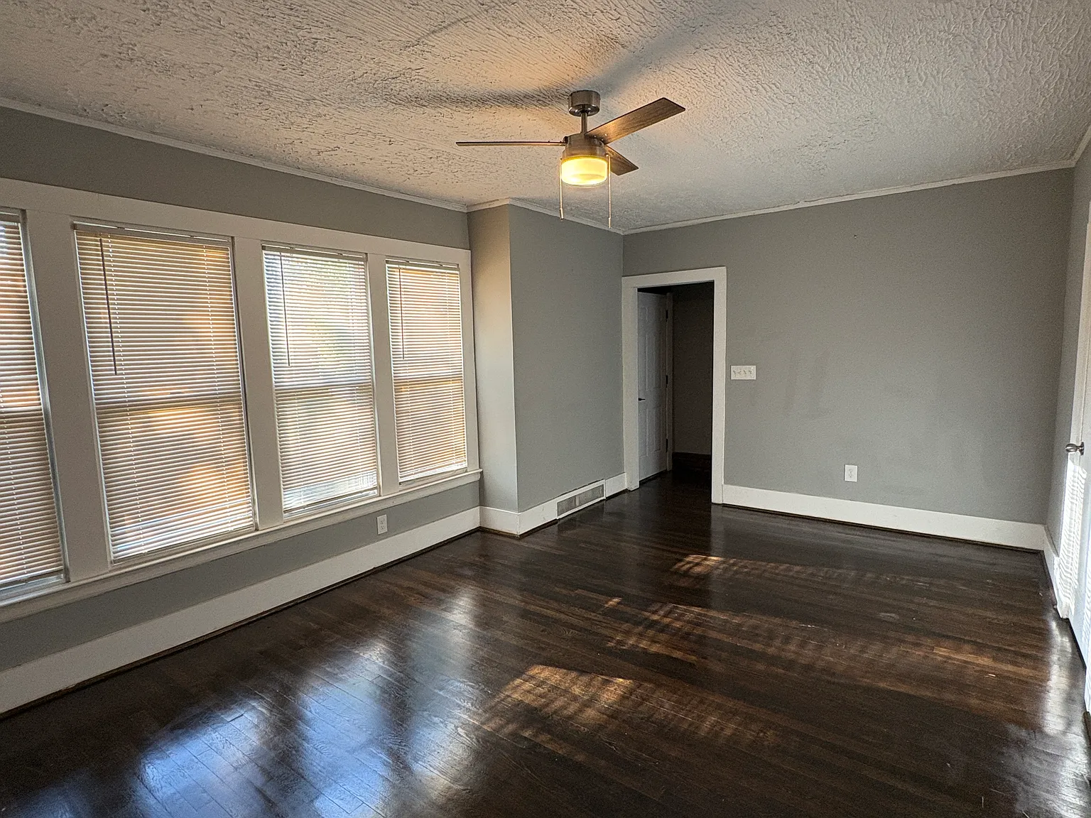 3 bed, 1195 sqft, $1,300 — Photo 3