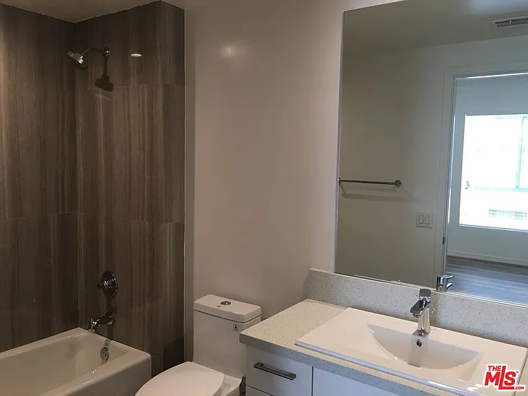 4600 Coldwater Canyon Ave #205 — Photo 15
