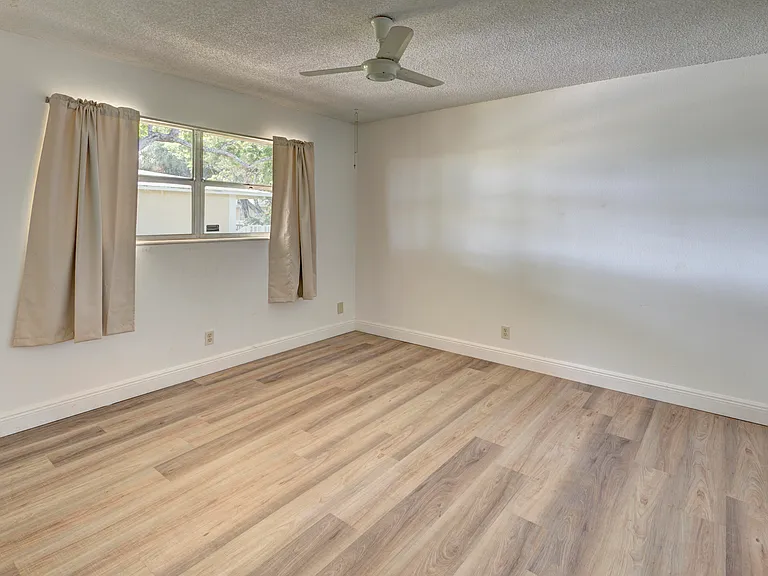 420 SE 2nd Ave #23 — Photo 10