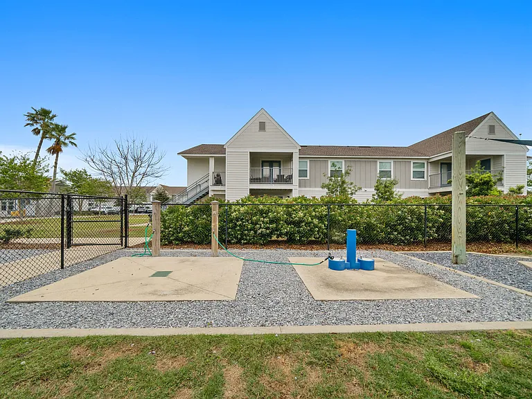Stanford Pointe — Photo 24