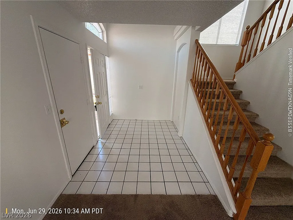 3 bed, 2.5 bath, 1816 sqft, $2,001 — Photo 2