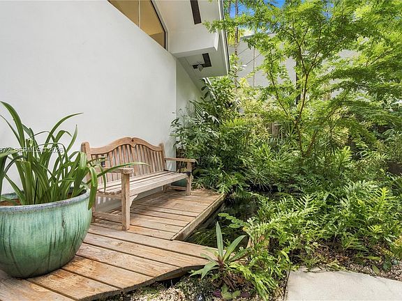 5th image of 4005 Loquat Ave