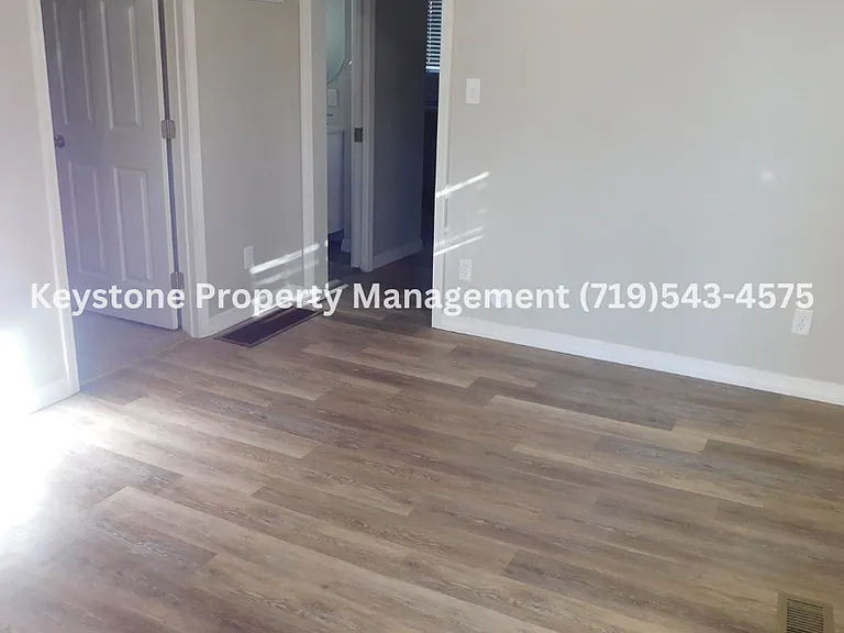 1410 Spruce St — Photo 9