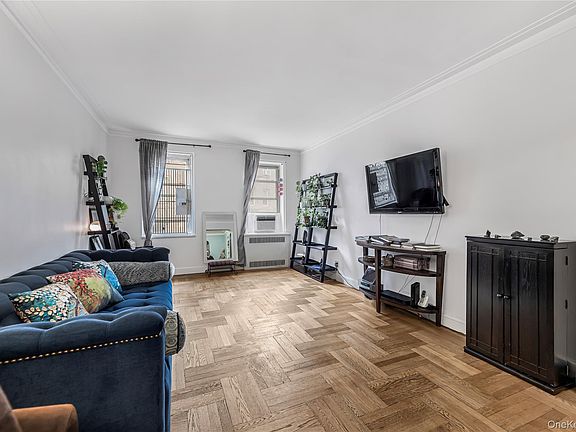 4th image of 2190 Boston Road #4G