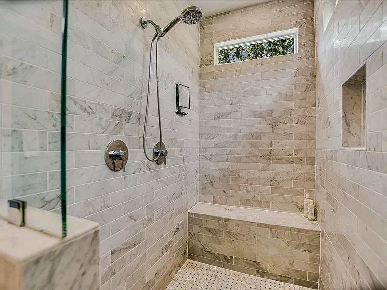 2109 W 12th St — Photo 15