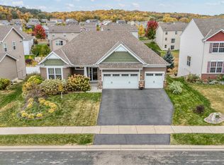 7996 Spring Lake Dr, Shakopee, MN 55379