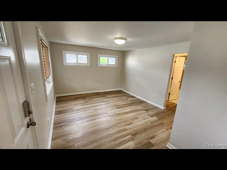 37 W Shevlin Ave — Photo 3