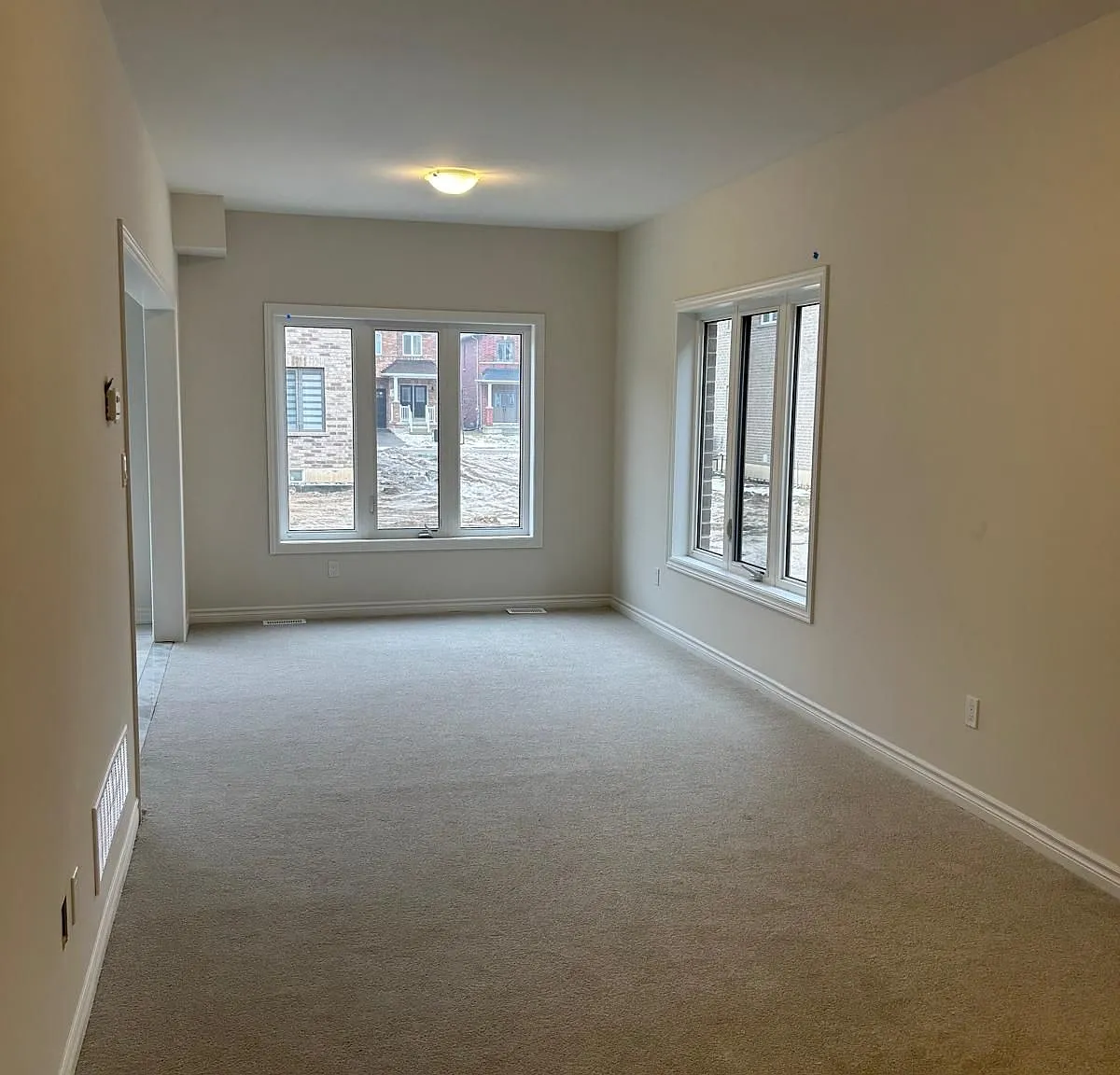 4 bed, $2,500 — Photo 4