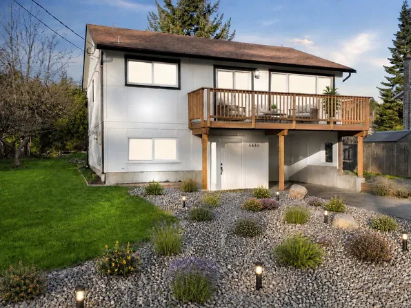 4644 Macintyre Ave, Courtenay, BC V9N 6R2