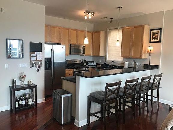 5th image of 1637 N Bosworth Ave #3S