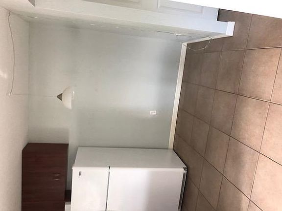 4th image of 2050 Arlington St Unit 104
