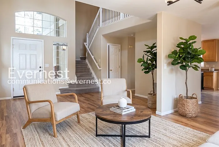 1121 Fenwick Dr — Photo 3