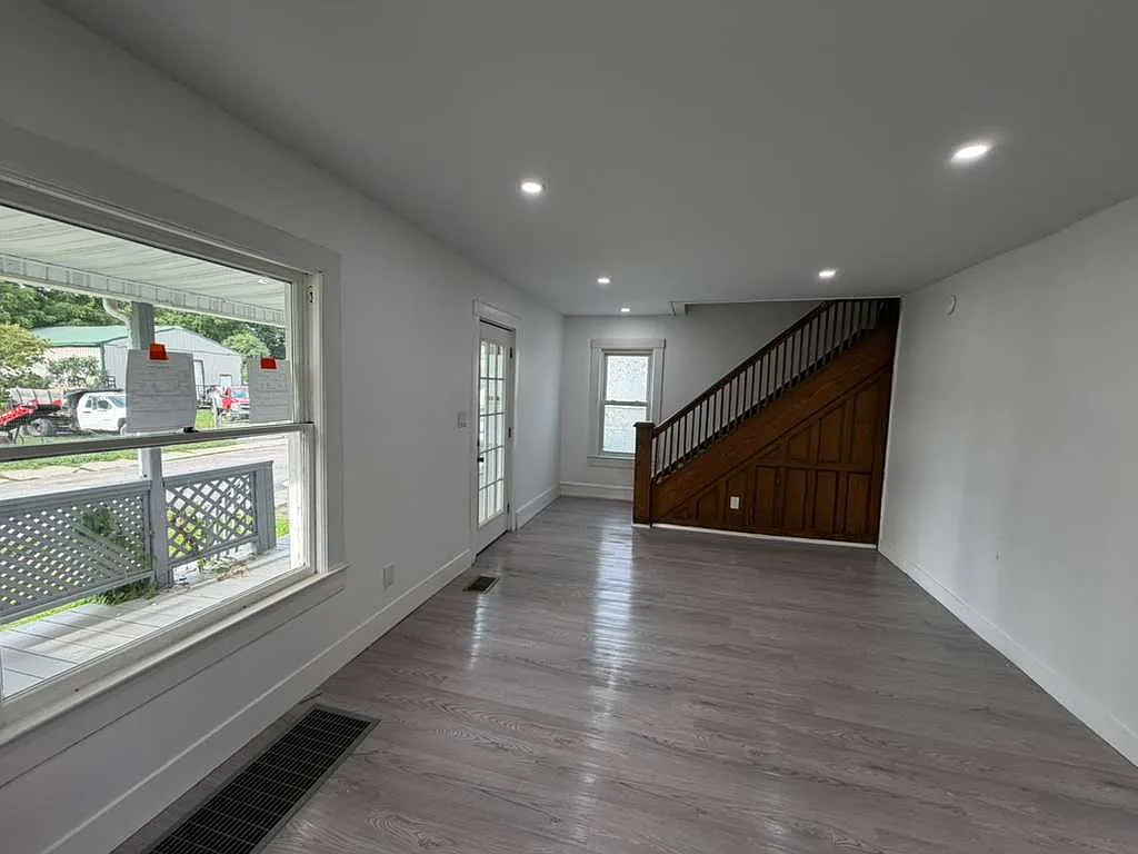 3 bed, 1270 sqft, $1,600 — Photo 2