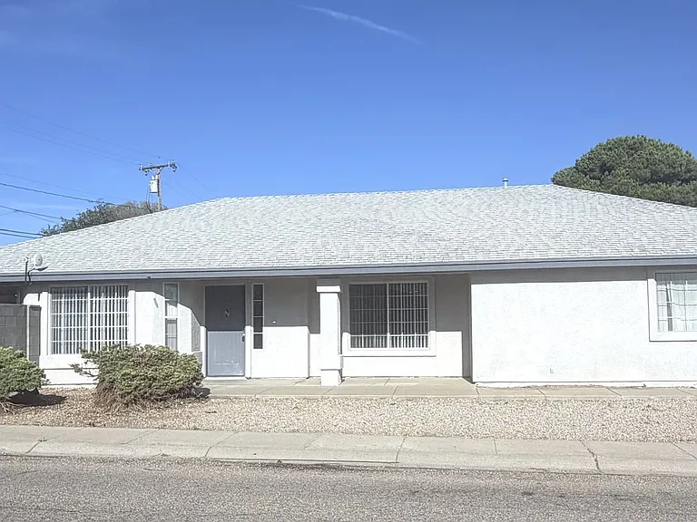 1748 Club Ave — Photo 1