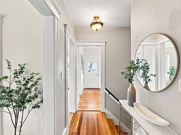 2nd image of 11 Lloyd Rd #11