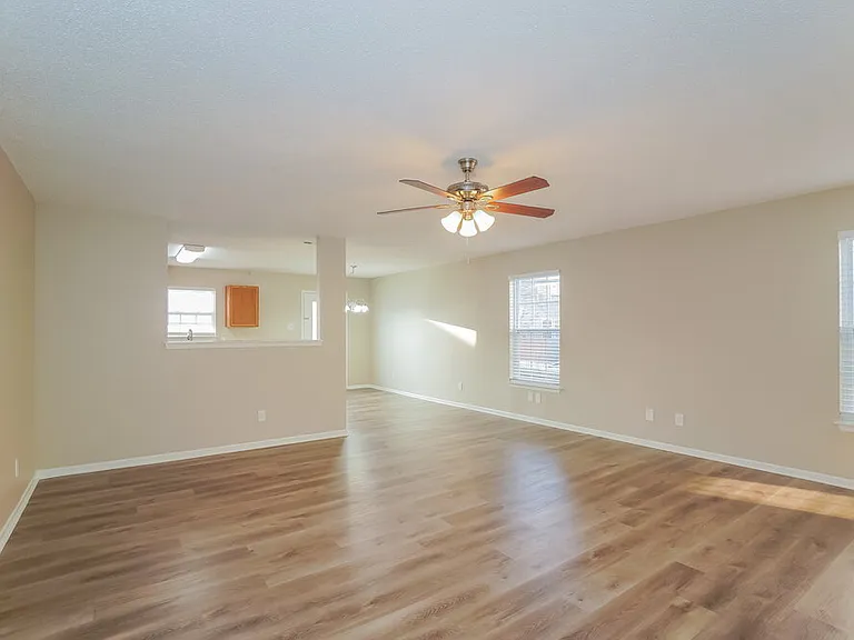 10387 Fairmont Ln — Photo 4