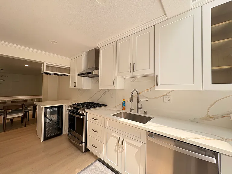 414 Galleria Dr #4 — Photo 14