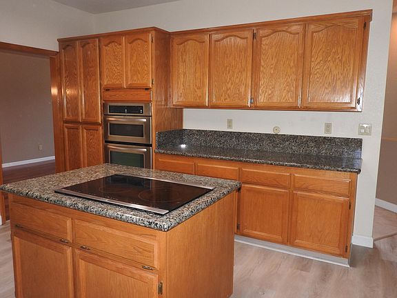 5th image of 5924 Blackstone Dr