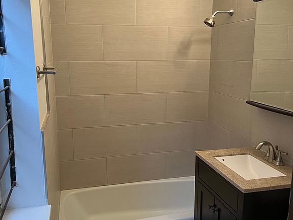 4th image of 2115 N Sedgwick St #G