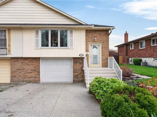 56 Brookstream Ct, Hamilton, ON L8K 6J2